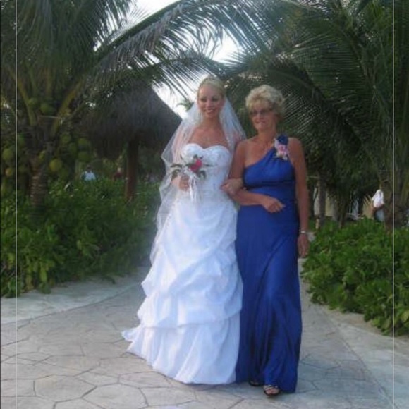 Wedding dress - Picture 6 of 6